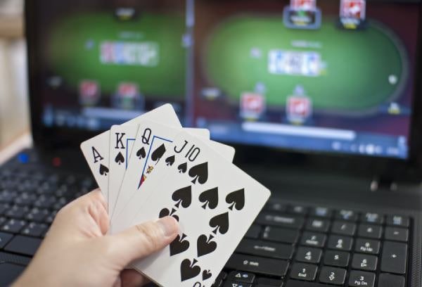 Filipino players browsing phtaya gaming platform on mobile and desktop